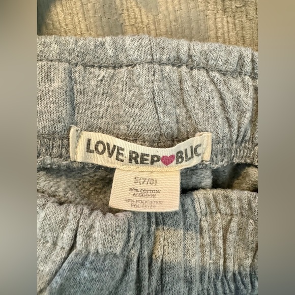 Love Republic Good Vibes Metallic Rainbow Graphic Jogger. Size 7/8. Color Gray. - Picture 4 of 4